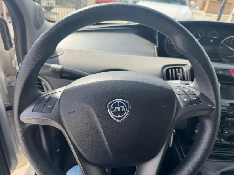 Lancia Ypsilon 1.0 FireFly 5 porte S&S Hybrid Ecochic Silver