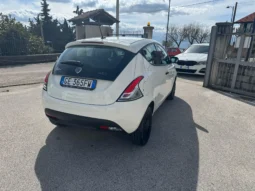 Lancia Ypsilon 1.0 FireFly 5 porte S&S Hybrid Ecochic Silver