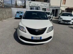 Lancia Ypsilon 1.0 FireFly 5 porte S&S Hybrid Ecochic Silver