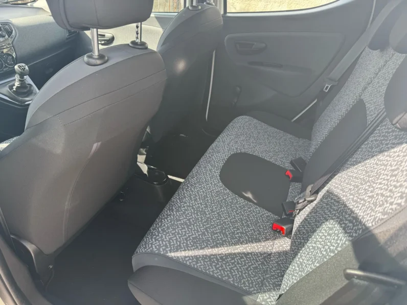 Lancia Ypsilon 1.0 FireFly 5 porte S&S Hybrid Ecochic Silver
